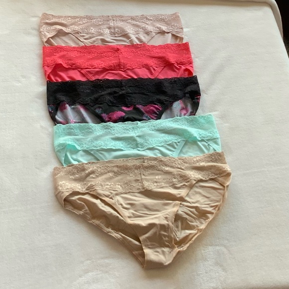 (5) NATORI BLISS PERFECTION V-Kini - Picture 1 of 5